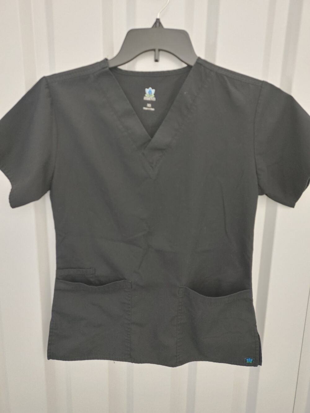 Maevn Scrub Top Vneck Pockets Black XS